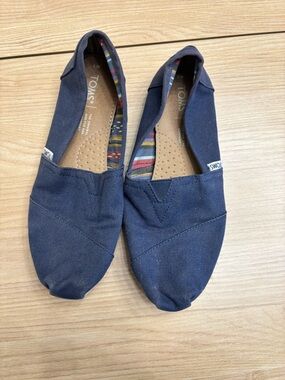 Women’s Navy TOMS